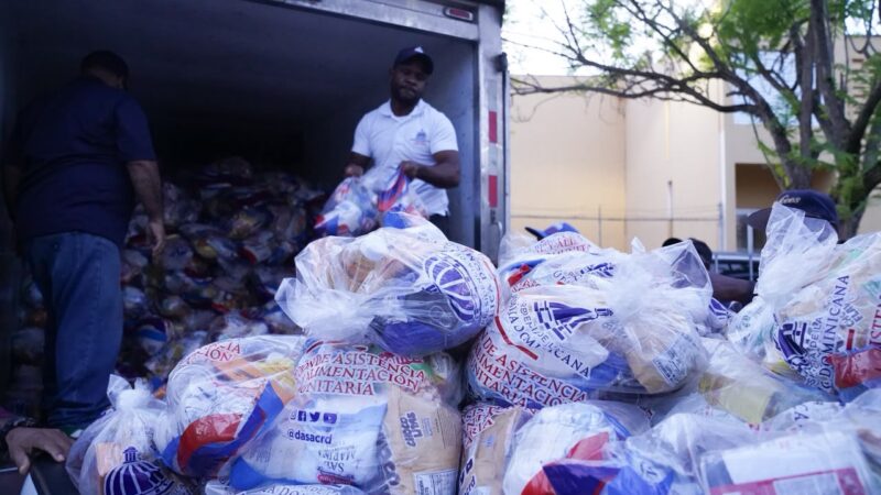 Gobierno mantiene apoyo directo a familias de bajos ingresos con entrega de alimentos 