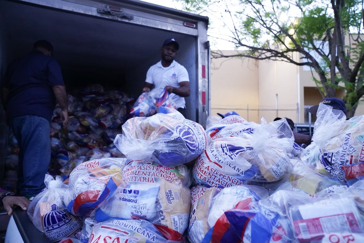 Gobierno mantiene apoyo directo a familias de bajos ingresos con entrega de alimentos 