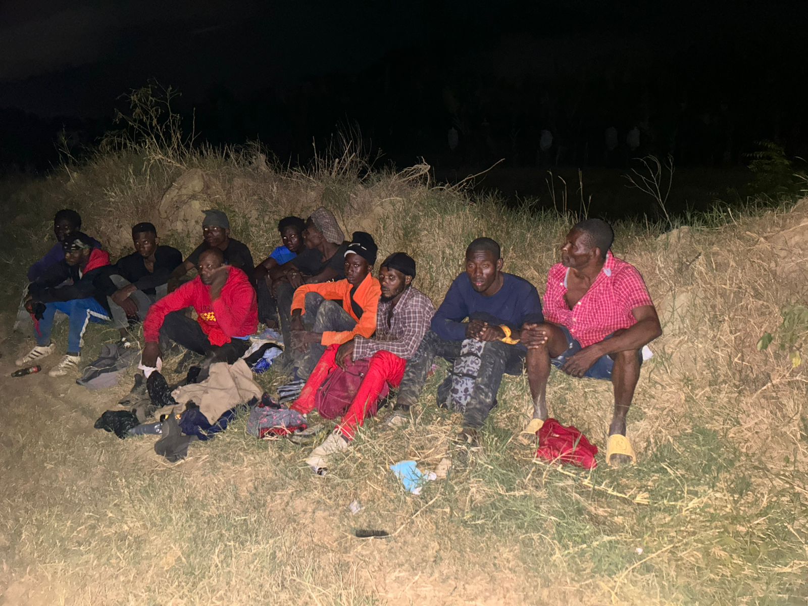 Ejército localiza grupo de 25 haitianos indocumentados durante operativos en Montecristi y Santiago Rodríguez