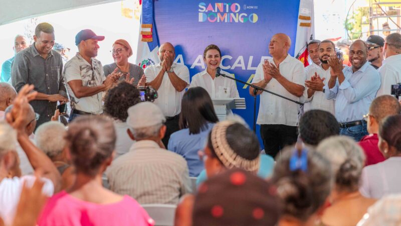 Carolina Mejía encabeza masivo operativo médico social en Capotillo