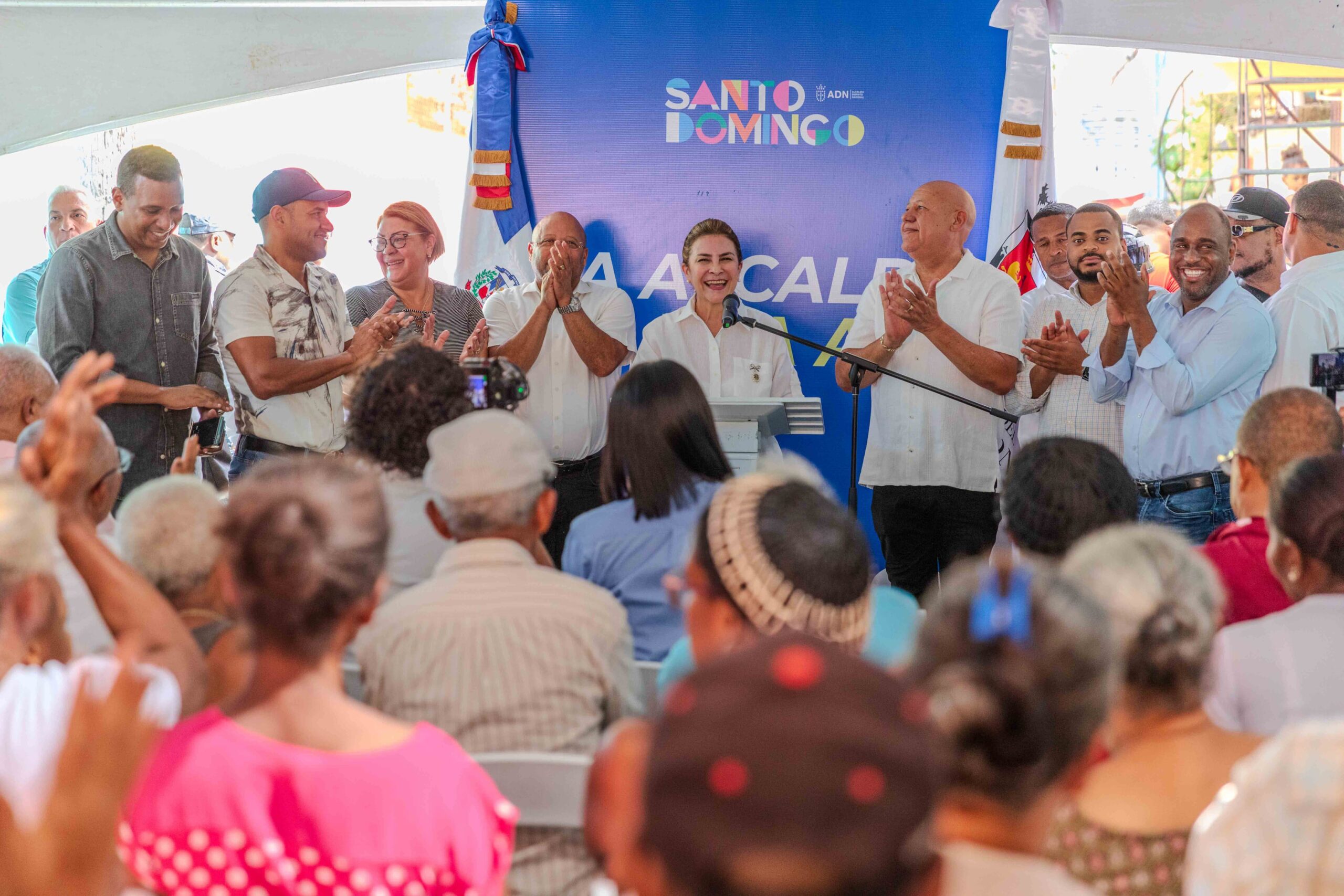 Carolina Mejía encabeza masivo operativo médico social en Capotillo