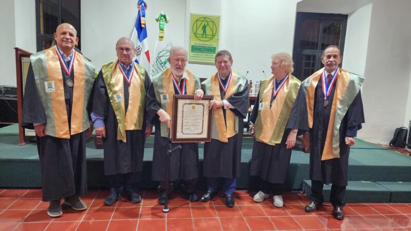 Academia de Ciencias distingue al profesor Daniel Shelley por sus aportes a la arqueología y la historia dominicanas