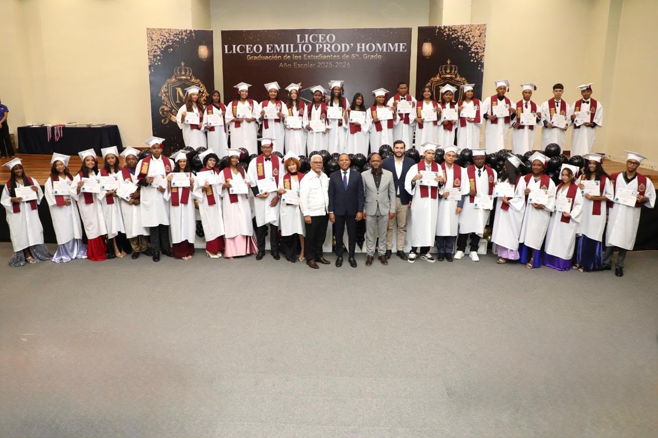 INTRANT entrega carnets de aprendizaje a los primeros bachilleres graduados este año como Guardianes del Tránsito; iniciativa formó a 620 estudiantes