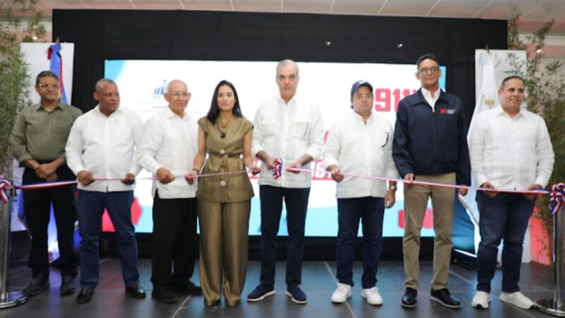 Presidente Abinader pone en funcionamiento el Sistema 911 en Montecristi