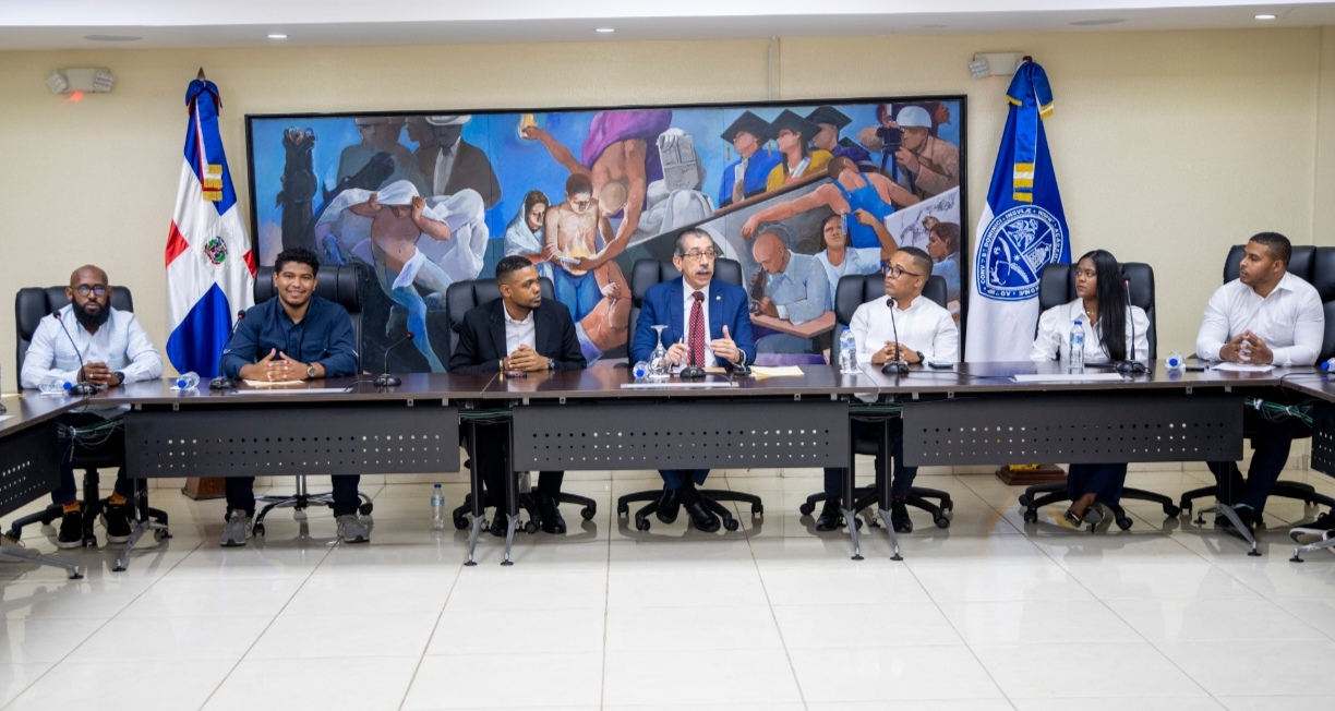 Rector de la UASD, Jorge Asjana David, realia encuentro con la FED en pro del bienestar estudiantil