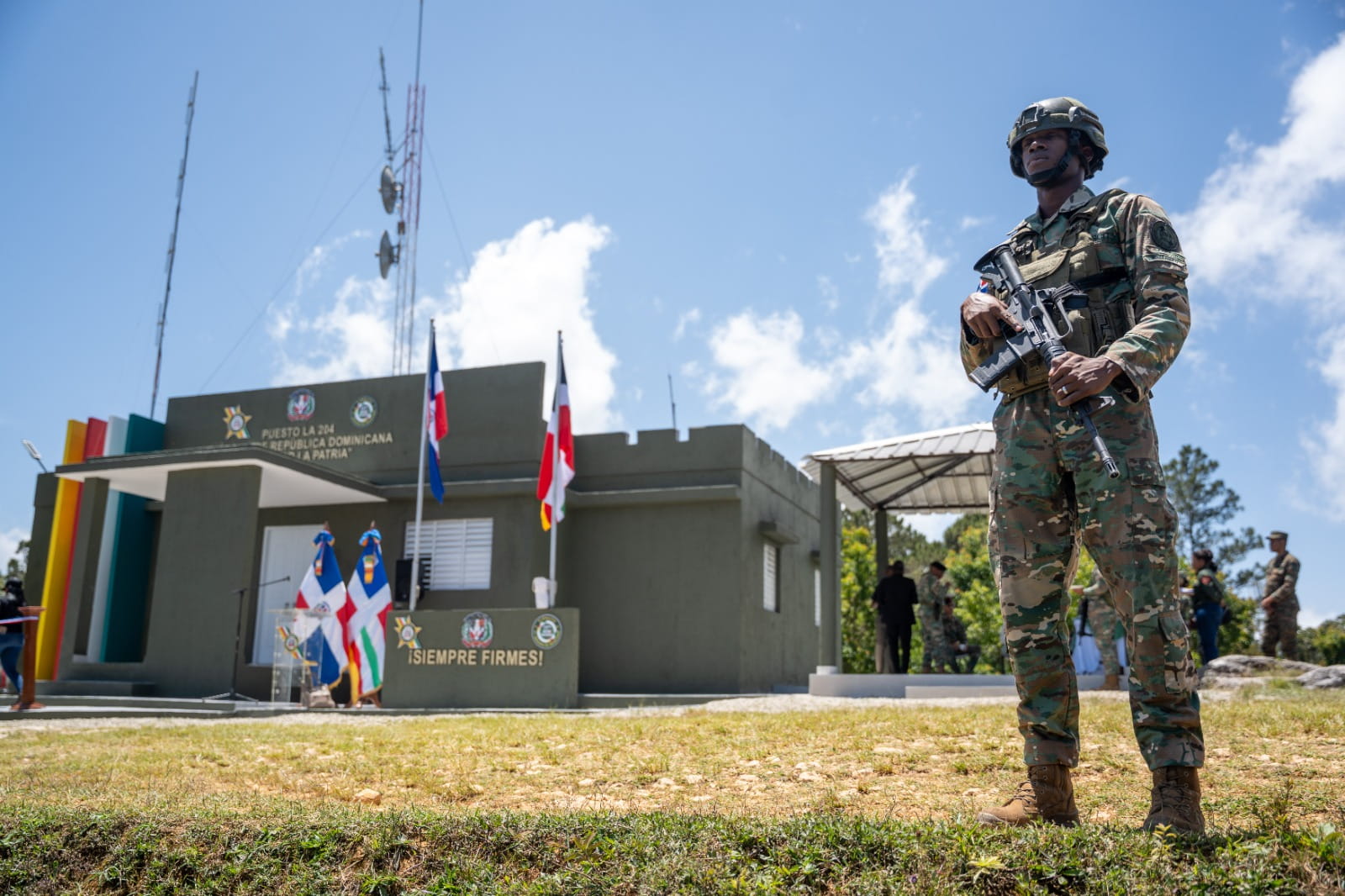 Ejército entrega remozado el emblemático puesto militar Pirámide 204 en la Sierra de Neyba