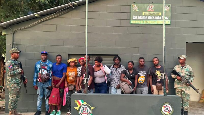 Patrullas del ERD detienen a 122 haitianos indocumentados durante intervenciones en Dajabón y Santiago Rodríguez