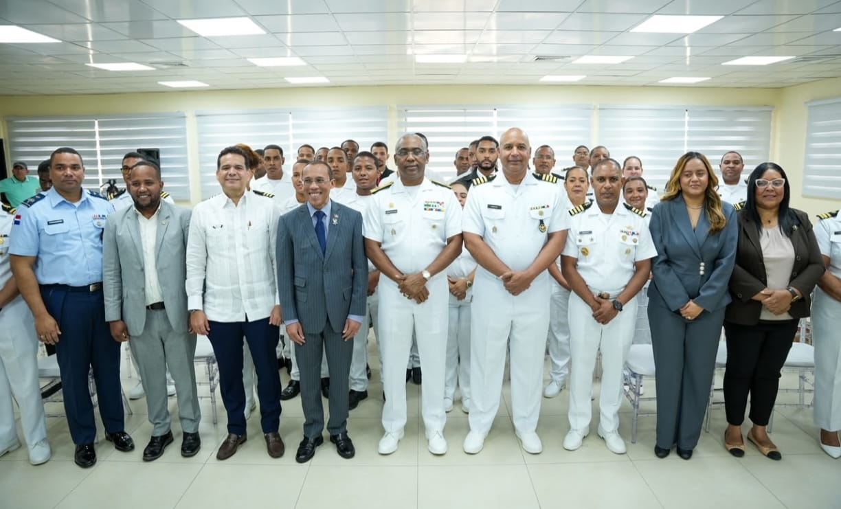 Armada de República Dominicana y Contraloría General fortalecen cultura de control interno con taller de inteligencia aplicada