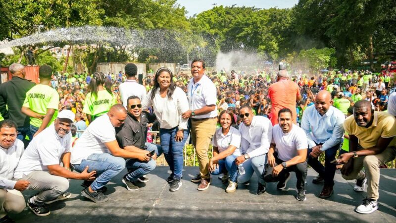 Alcaldía de Los Alcarrizos concluye Campamento Infantil de Verano 2026 con entrega de útiles escolares