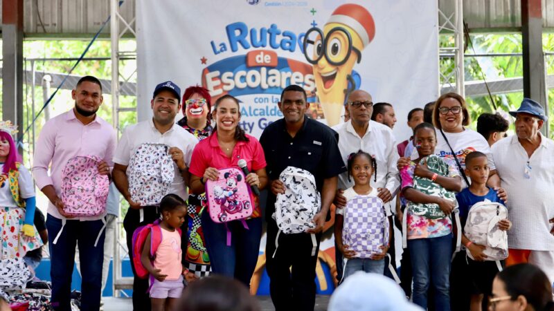 Alcaldesa Betty Gerónimo encabeza inicio de“La Ruta Escolar” con entrega de útiles escolares en Los Casabes y Los Guaricanos