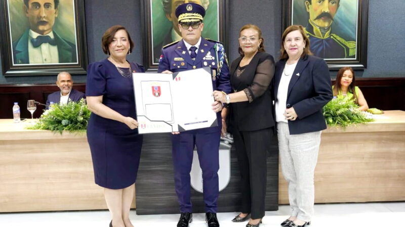 Alcaldía de La Vega distingue como hijos adoptivos y meritorios al general Juan Pablo Ferreira Verás y al coronel Rafael Guillermo Guzmán Chomalí