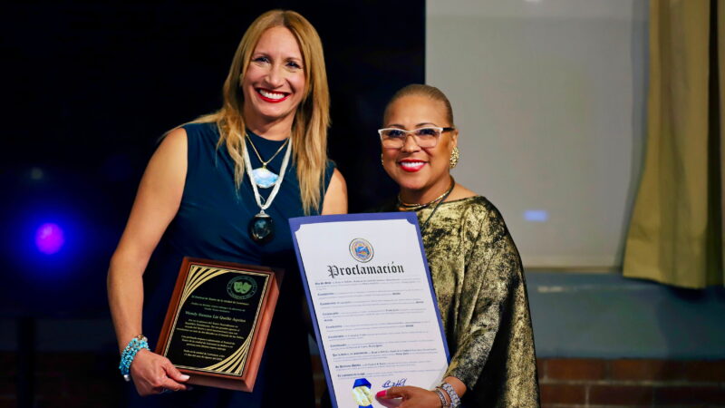 Wendy Queliz recibe cinco reconocimientos en Estados Unidos por su destacada labor en el teatro inclusivo