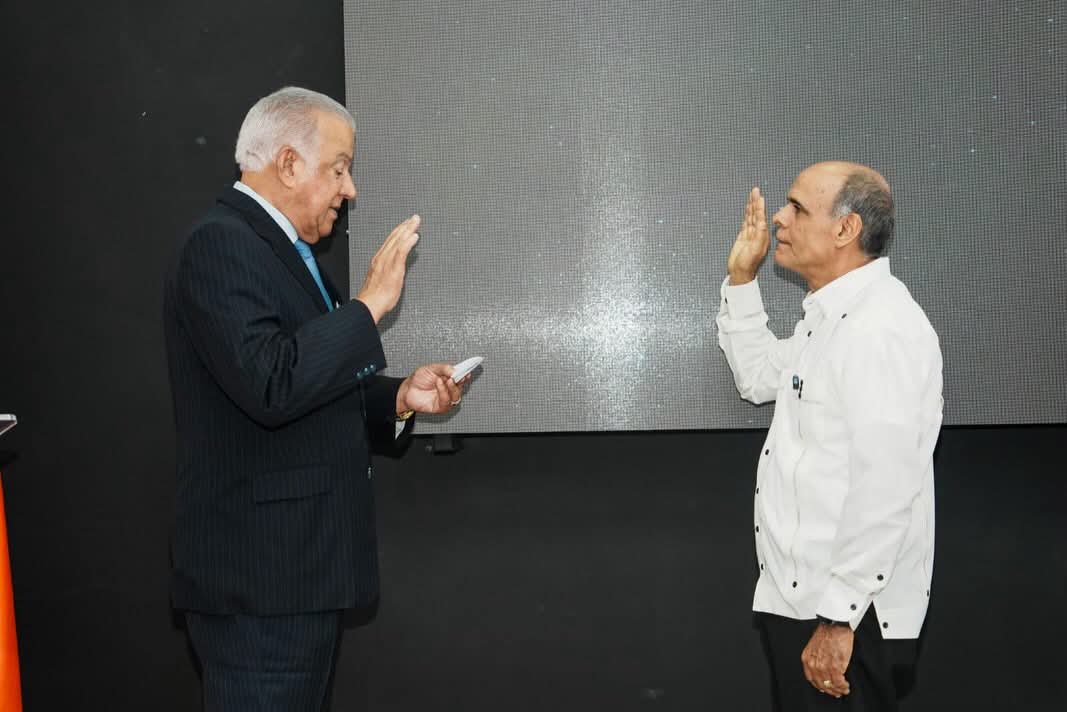Ministro Andrés Bautista juramenta a Carlos Paulino como nuevo director de la Defensa Civil