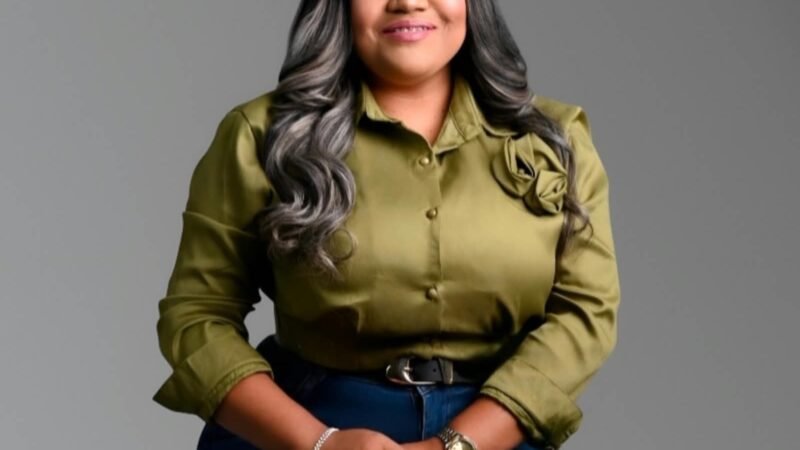 Wendy Sierra celebra su cumpleaños destacando su trayectoria en el periodismo dominicano