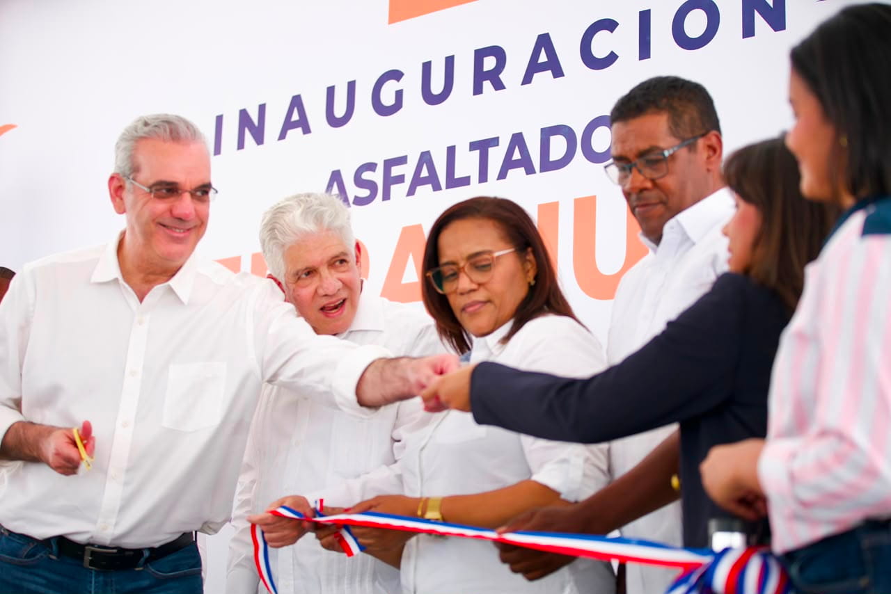 Presidente Abinader inaugura puente sobre río Penitente en Boca de Cachón uniendo comunidades históricamente aisladas; impacta a más de 11,750 personas