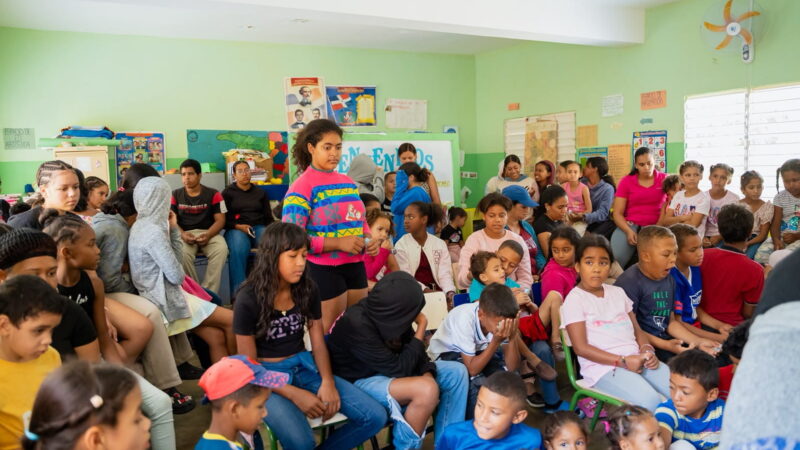 Una mochila llena de esperanza: Dominican Noble Foundation y Almapaq Courier llevan alegría a seis comunidades de Ocoa
