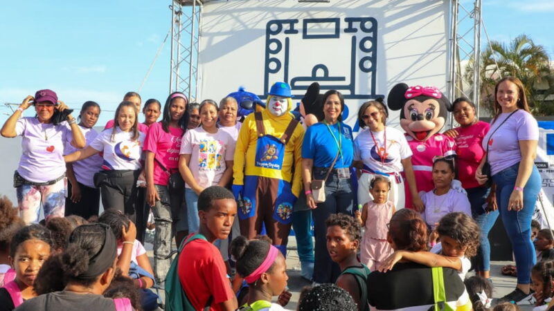 Fundación Sur Apoyarte celebra con gran éxito su entrega de mochilas y útiles escolares