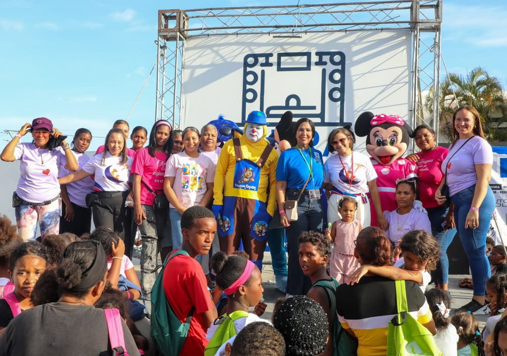 Fundación Sur Apoyarte celebra con gran éxito su entrega de mochilas y útiles escolares