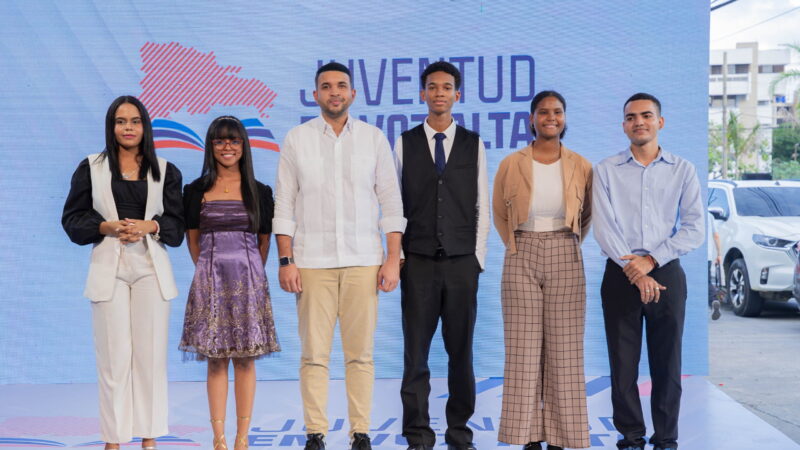 Ministerio de la Juventud presenta oficialmente “Juventud en Voz Alta”, iniciativa que busca recuperar récord Guinness de lectura