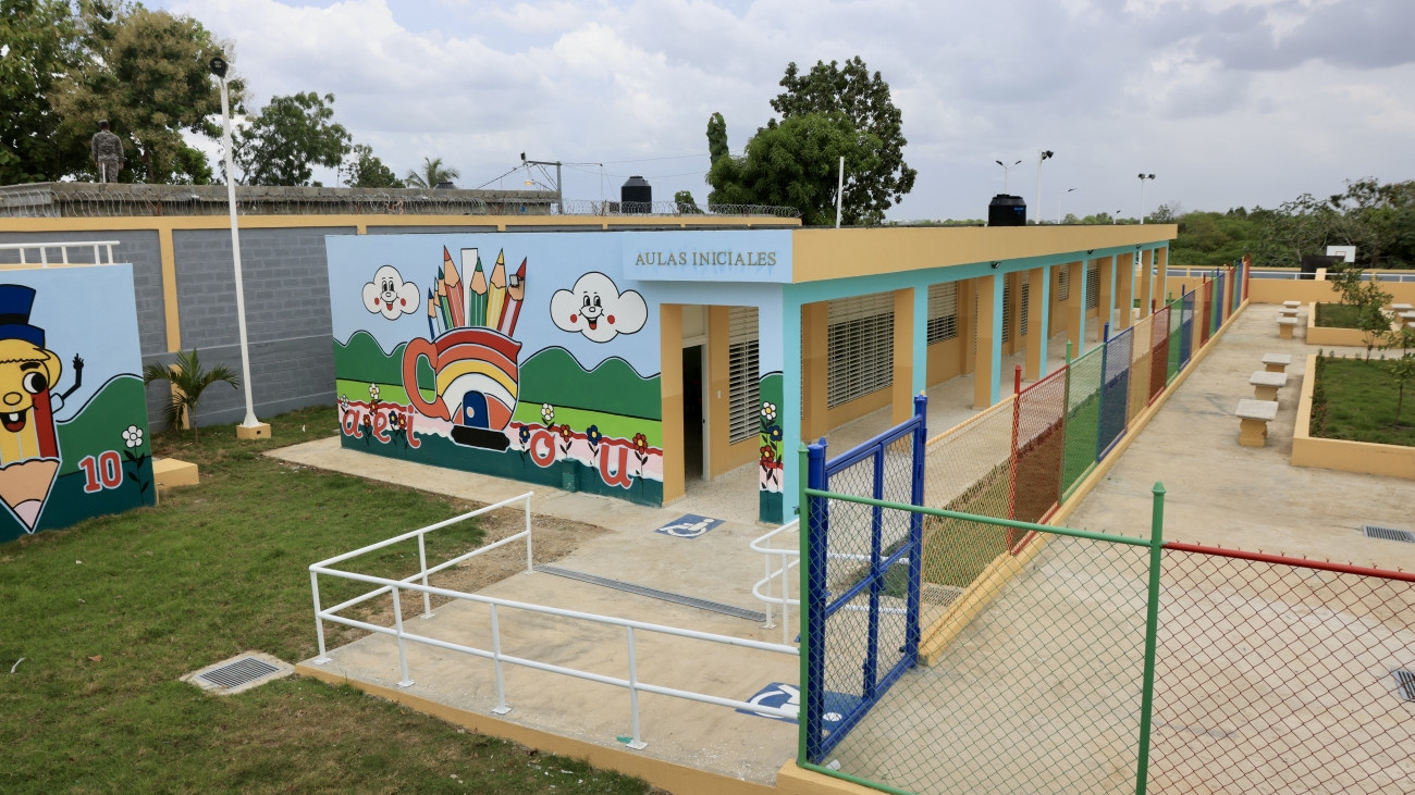 Presidente Abinader destaca que construcción y habilitación de aulas de nivel inicial ha permitido alcanzar grandes avances educativos y contribuir con el desarrollo nacional