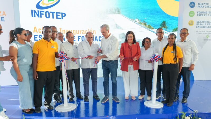 Presidente Luis Abinader inaugura Escuela de Formación Técnico Profesional Guarocuya en Barahona