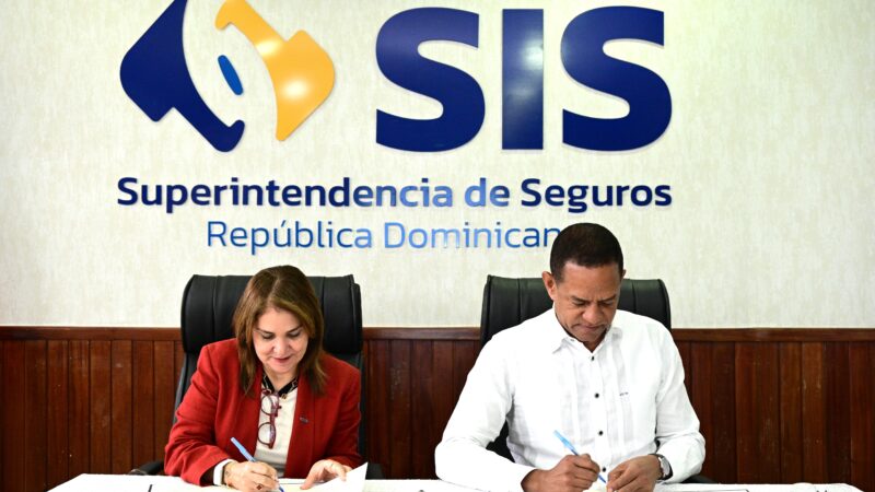 Superintendencia de Seguros y UNIBE acuerdan fortalecer capacitación y cultura de cumplimiento en el sector