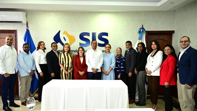 Superintendencia de Seguros y UNIBE acuerdan fortalecer capacitación y cultura de cumplimiento en el sector