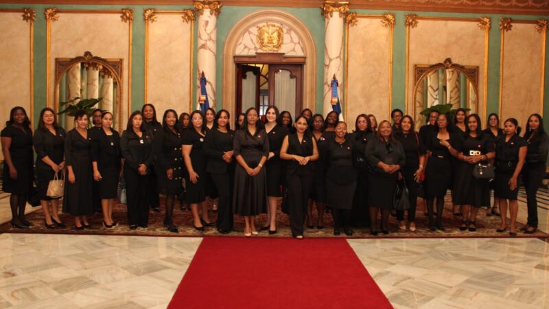 La comunidad «Mujer Integral» realiza visita institucional al Palacio Nacional de la RD
