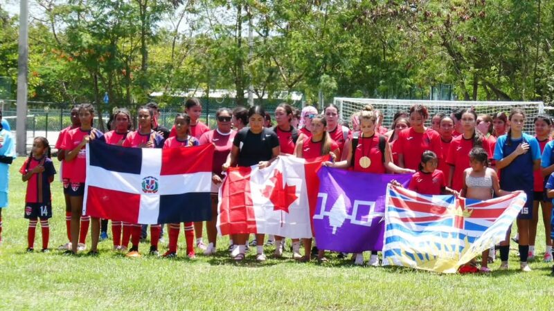 Kevin Del Rosario, joven de La Romana, impulsa el turismo deportivo a través del fútbol