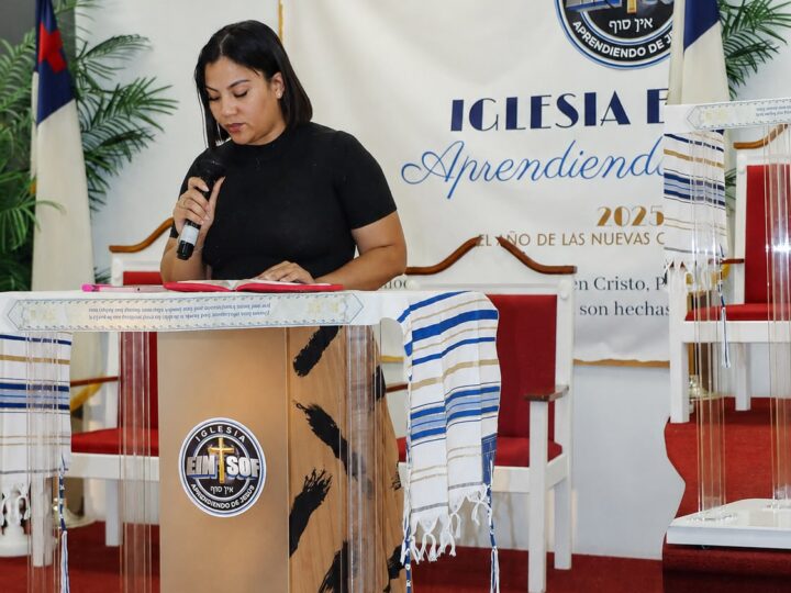 Eliana Mejía es galardonada por su liderazgo y aporte al crecimiento de la mujer latina