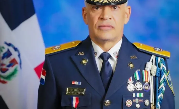 Presidente asciende a Ernesto García Rodríguez a mayor general y lo designa director de la Policía Nacional