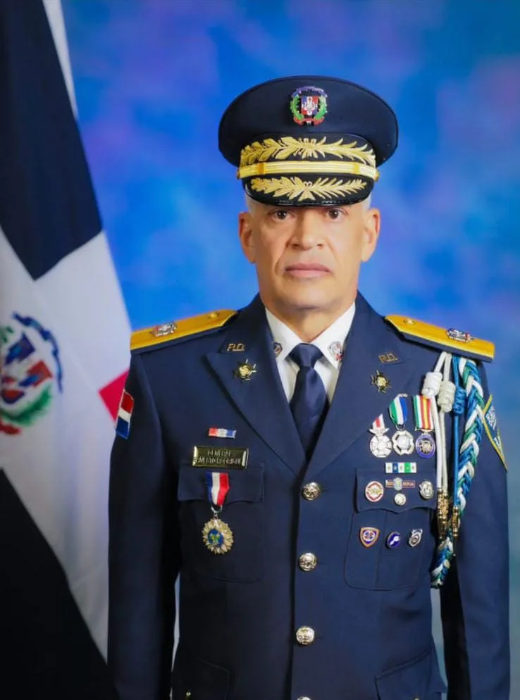 Presidente asciende a Ernesto García Rodríguez a mayor general y lo designa director de la Policía Nacional