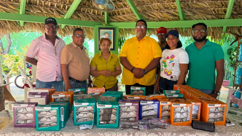 Hospital Buen Samaritano y Proyecto Acción Ciudadana y Comunitaria entregan más de 1,600 lentes en comunidades de la provincia Bahoruco