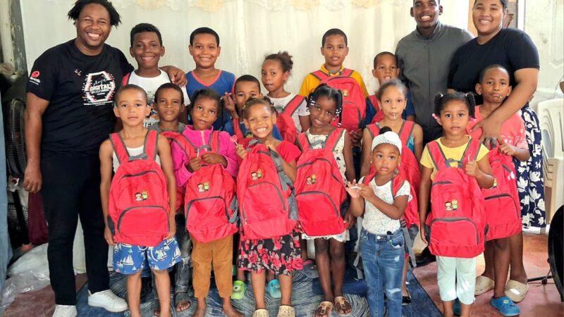 Fundación Fox Farlen realiza jornada de entrega de útiles escolares junto a SODOMEDI